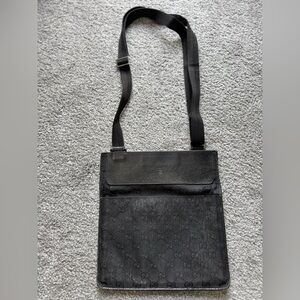 Women’s Black Gucci Logo Crossbody Messenger Shoulder Bag fabric & leather purse